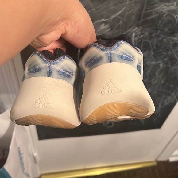 Yeezy - Picture 9 of 9